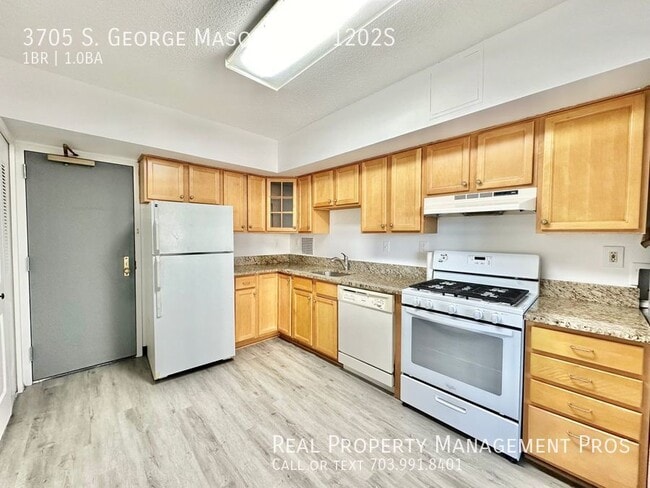 Building Photo - 3705 S George Mason Dr