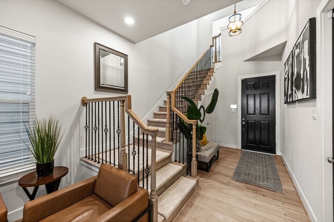 Building Photo - 8817 Hollister Pine Ct