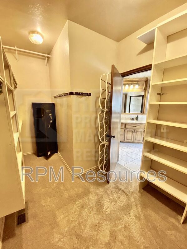 Building Photo - 216 Castle Rock Rd