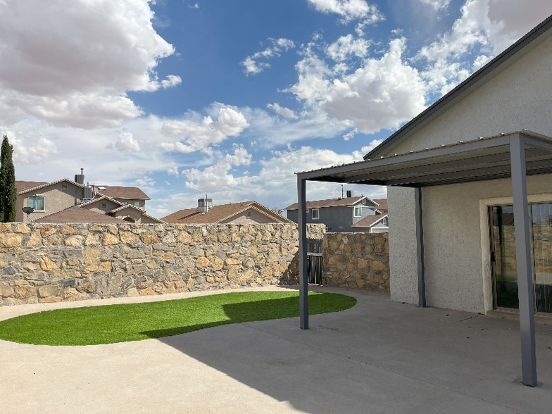 Building Photo - 14169 Tierra Delfin Dr