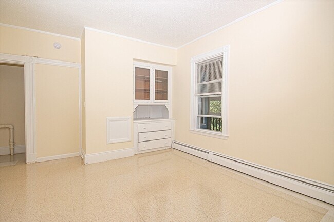 Building Photo - 54 Forbes St