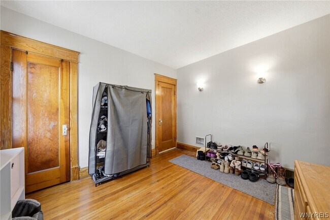 Building Photo - 226 Tacoma Ave