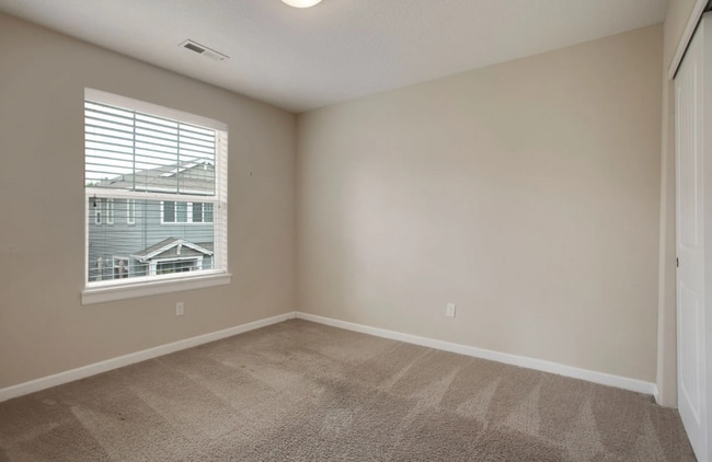 Building Photo - 253 NE Sloane Way