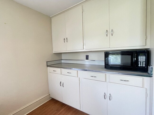 Building Photo - Lawrenceville Home with Lots of Charm and Space