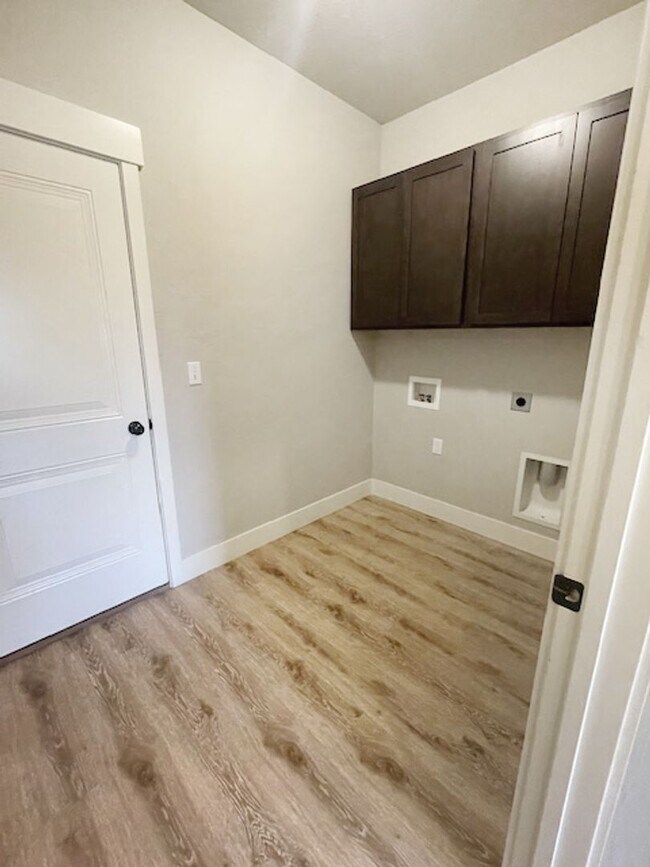 Building Photo - 103 Terra Vista St