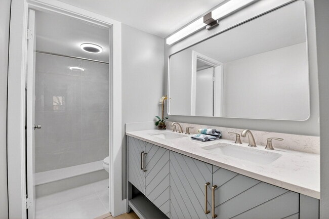 Building Photo - 2018 SW 29th Ct