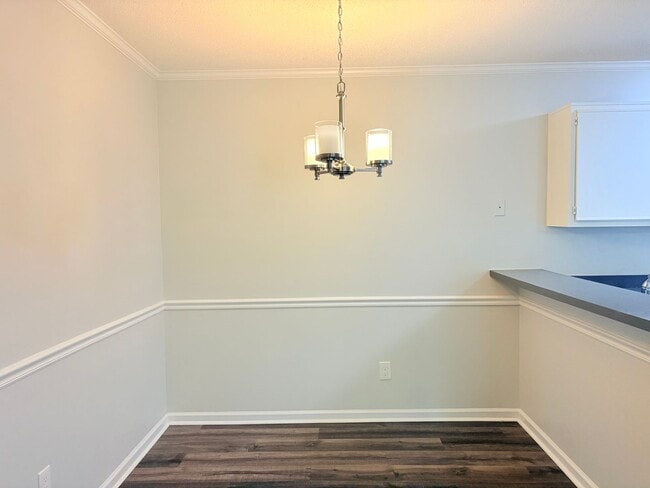 Building Photo - 2 bedroom condo close to W&M