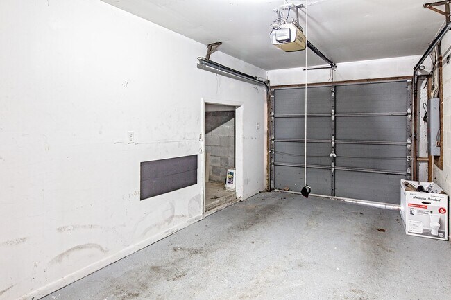 Building Photo - 2 bedroom, 2.5 bath townhome in Pike Creek