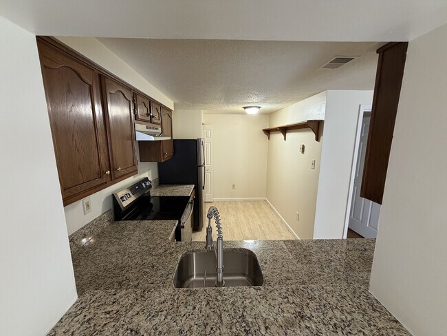 Building Photo - 542 Hollyberry Way