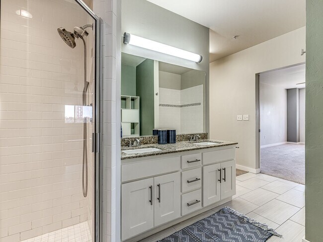 Building Photo - Military/First Responder Discount Available- 3 Bedroom/2 Bath  Downtown OKC Condo WITH 2 Covered ...