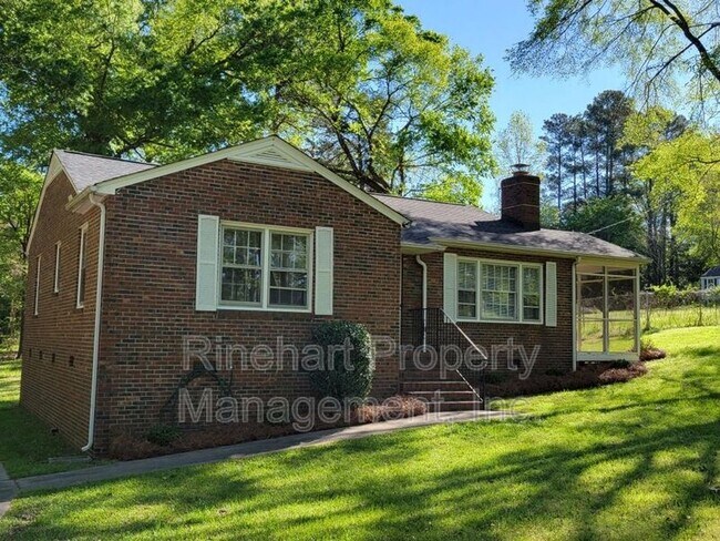 Building Photo - 3016 Hilton Rd