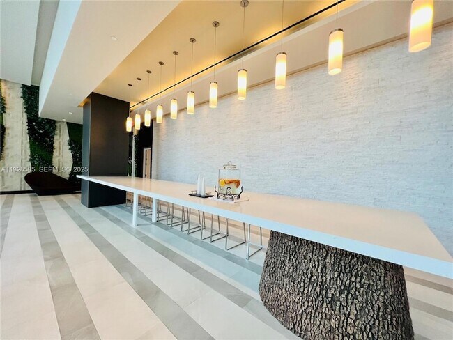 Building Photo - 851 NE 1st Ave