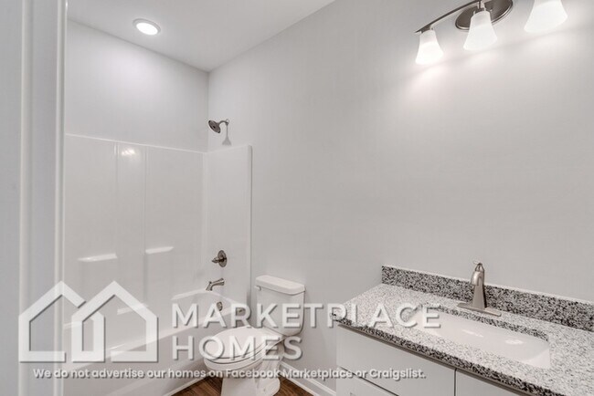 Building Photo - 3910 Standish Dr