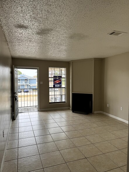 Building Photo - 8007 Jefferson Park Dr