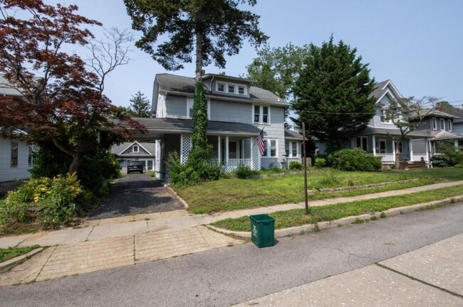 Building Photo - 25 Hillside Ave