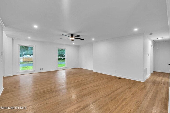 Building Photo - 20 Oak Hill Dr