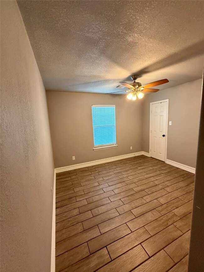 Building Photo - 3727 Putnam Dr