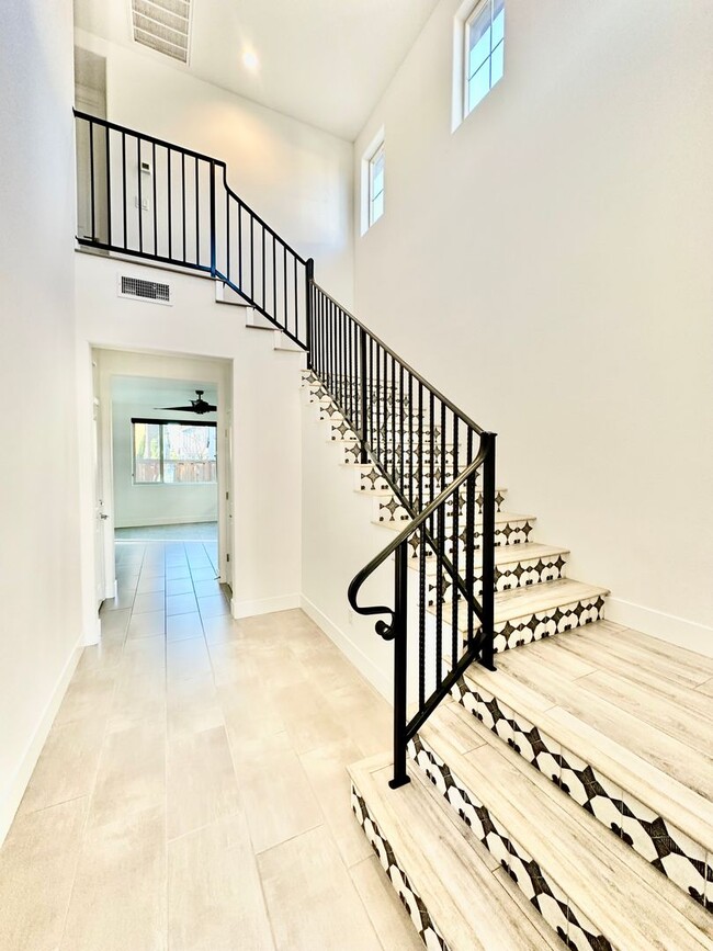 Building Photo - Newly Built 3/2.5 Home in Tesoro Viejo Community