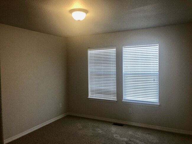 Building Photo - BEAUTIFUL 3-BEDROOM TOWNHOME IN AWARD-WINNING WOLF RANCH - Security Deposit Waiver Available