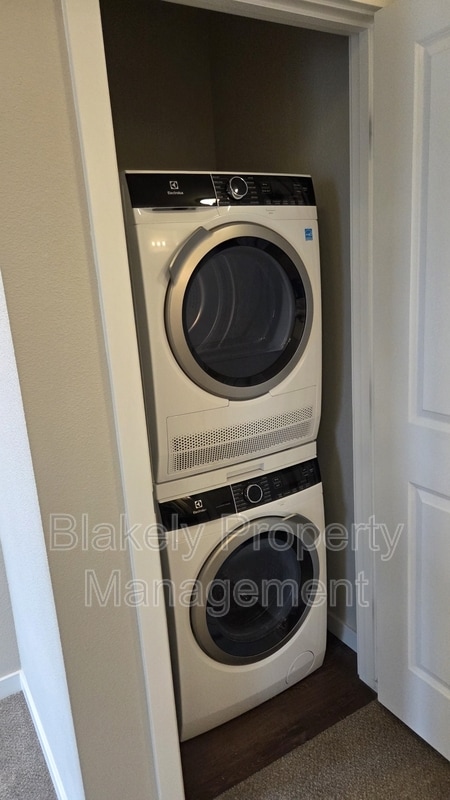 Building Photo - 5929 S Boddington Ln