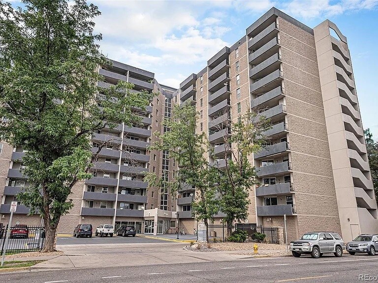 Building Photo - 601 W 11th Ave