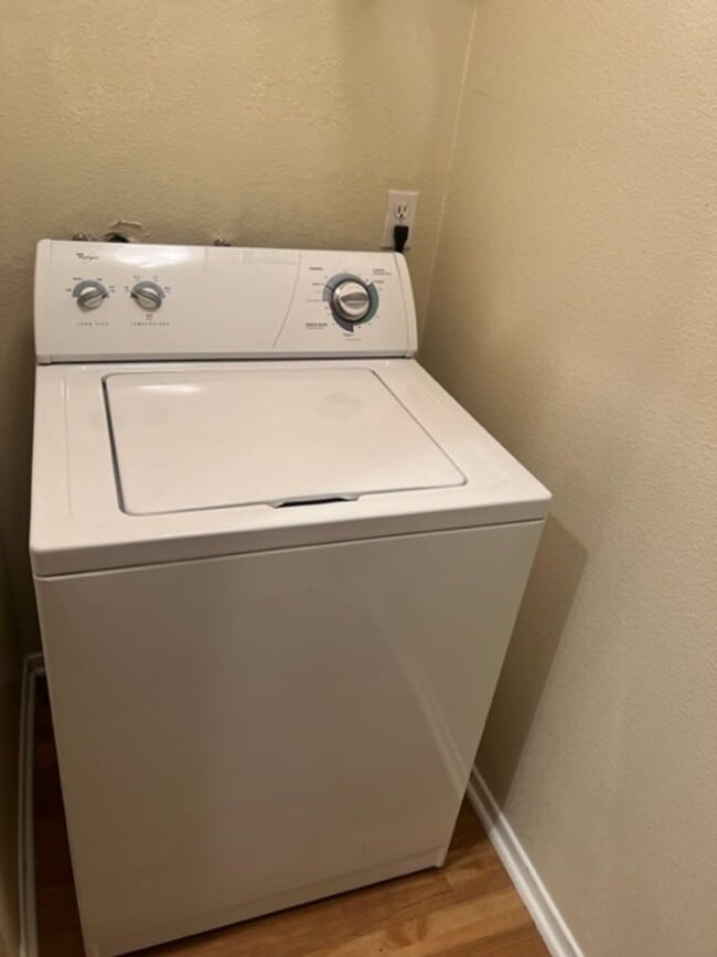 Building Photo - Spacious 2 Bedroom Avenue One Home, Available Now!