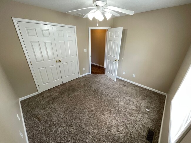 Building Photo - Fantastic Home in Shelbyville!