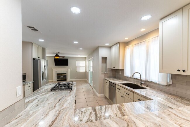 Building Photo - 4-Bed Green Valley Home with Private Pool ...