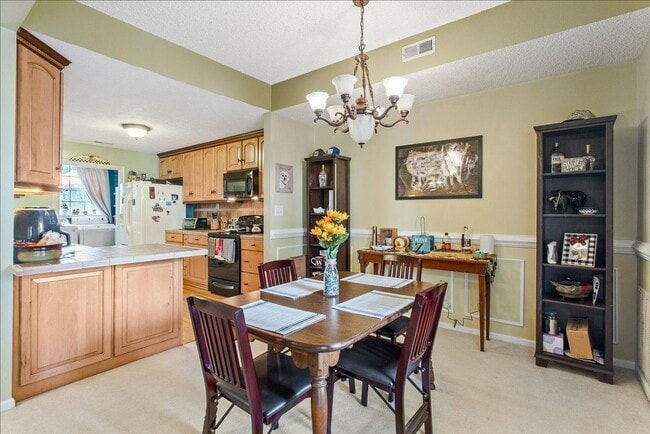 Building Photo - ATTRACTIVE AND BRIGHT LUXURY TOWNHOME IN W...