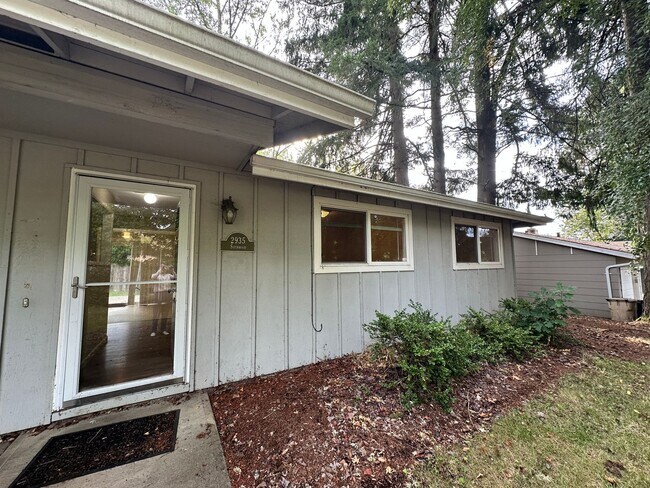 Building Photo - 2935 NW Satinwood St