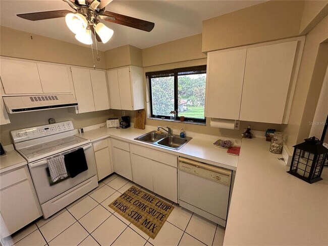 Building Photo - 3500 El Conquistador Pkwy