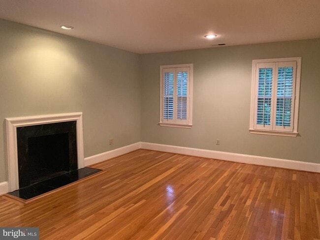 Building Photo - 1317 19th Rd S