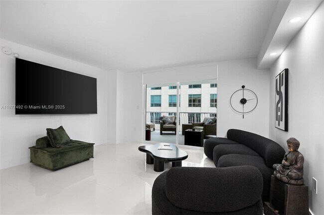 Building Photo - 1200 Brickell Bay Dr
