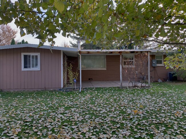 Building Photo - 3765 E Sunnyside Rd