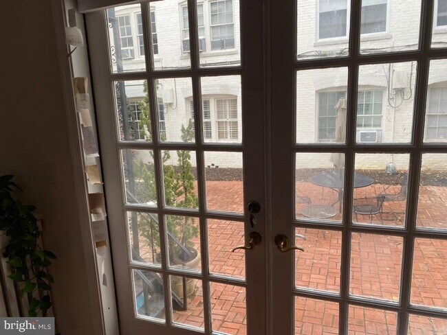 Building Photo - 1410 26th St NW