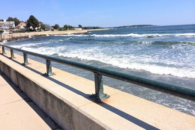 Building Photo - 300 Lynn Shore Dr