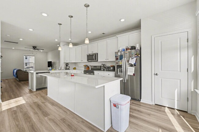 Building Photo - 801 Recess Pt Dr