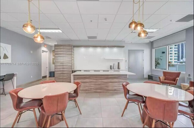 Building Photo - 1200 Brickell Bay Dr