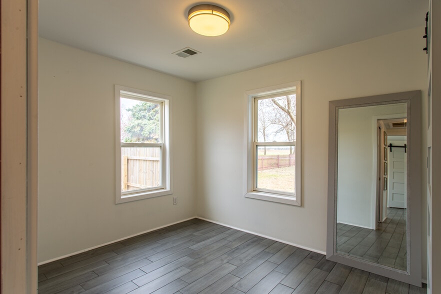 Building Photo - 12956 Portage Road