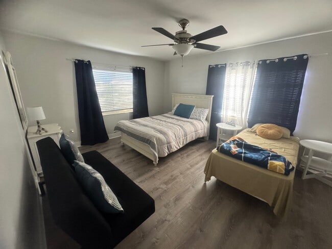 Building Photo - 734 Memorial Dr