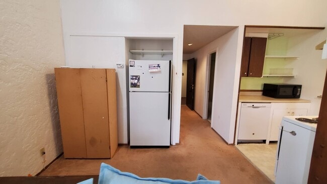 Building Photo - 1 BDRM Kings Run Condo w/ HOA Amenities, V...