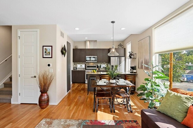 Building Photo - City View Haven: Modern 2-Bed Townhome in ...