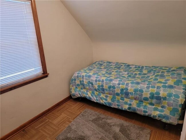 Building Photo - 302 South Dr