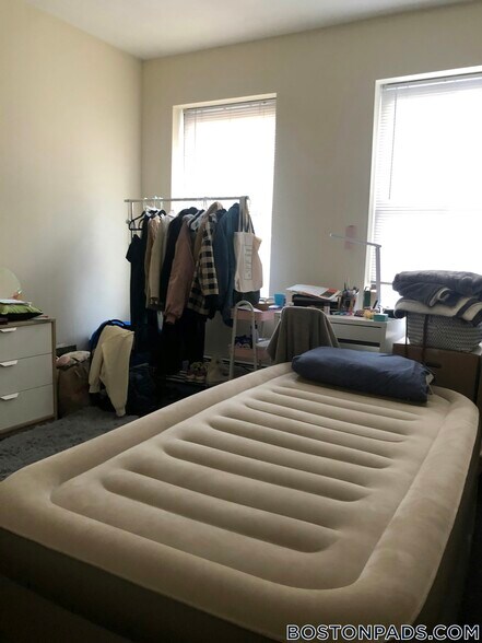 Building Photo - 833 Beacon St