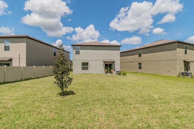 Building Photo - Beautiful 4 BR 2.5 BA home in desirable Ly...