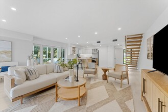 Building Photo - 1013 Bel Air Dr