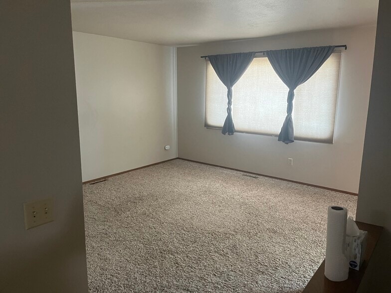 Living room west - 1804 S Cambridge Ave