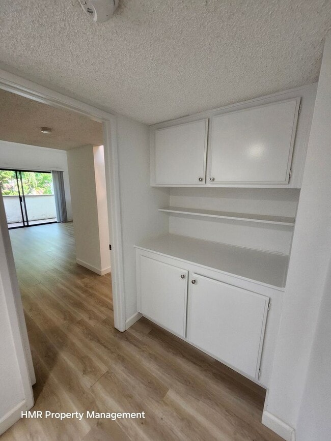 Building Photo - Beautiful 3-Bed, 3-Bath Condo in Prime Cla...
