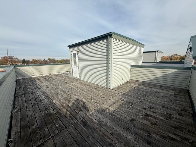 Building Photo - 7006 W Medill Ave