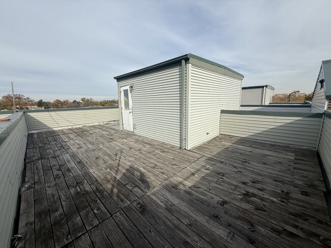 Building Photo - 7008 W Medill Ave